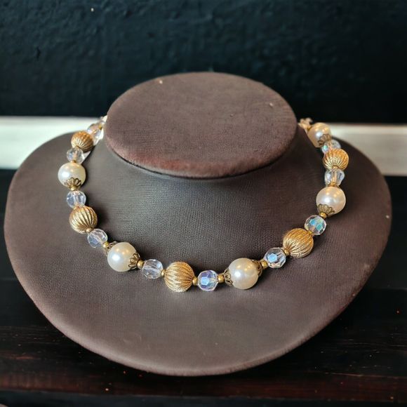 Vintage Lisner AB Bead Faux Pearl Gold Tone Ball Bead Necklace - Picture 2 of 6